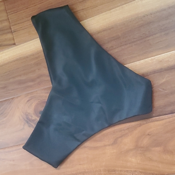 Bikino bottoms size medium - Picture 3 of 6